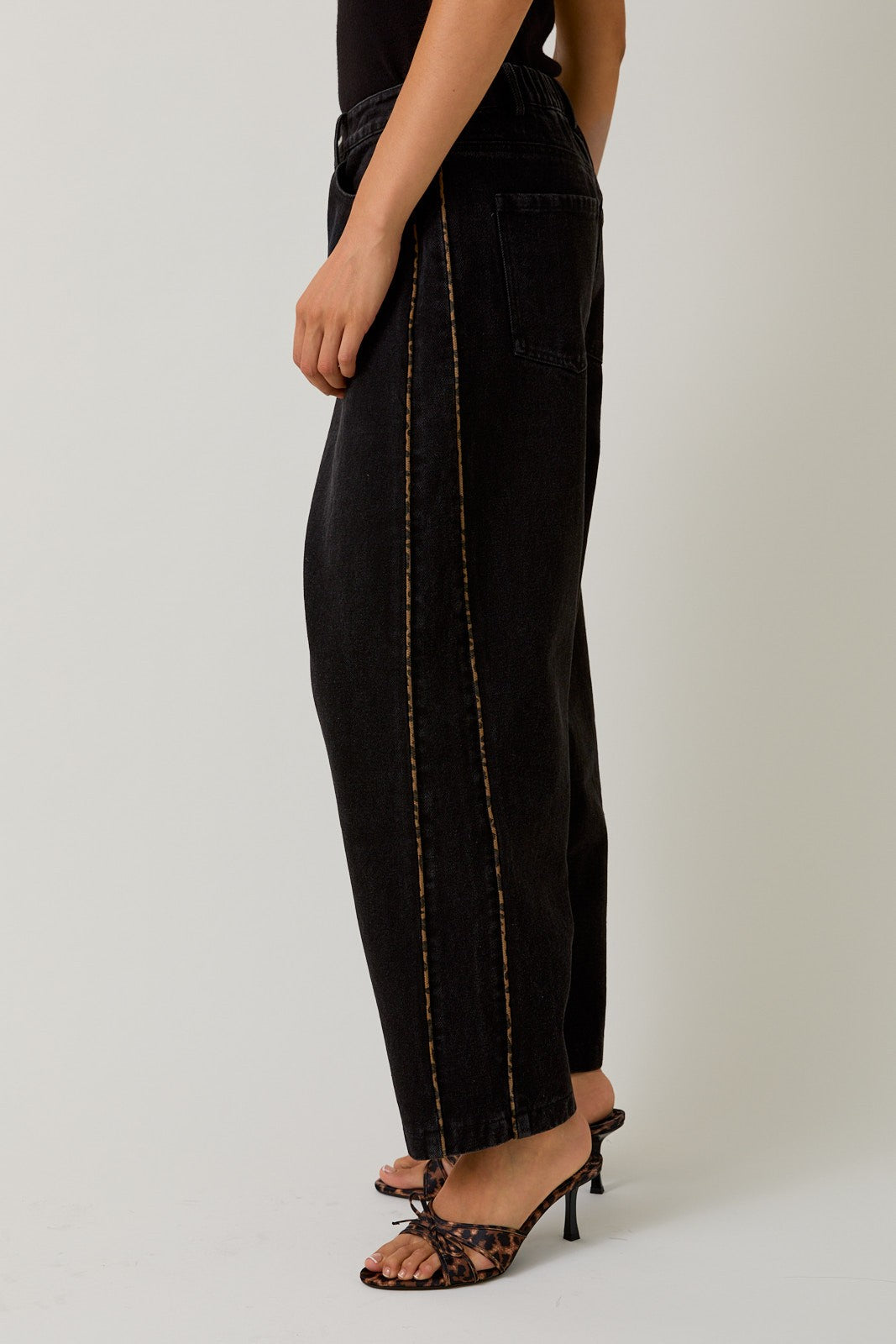 Pantalones Denim Barrel Negro Leopard Vittoria