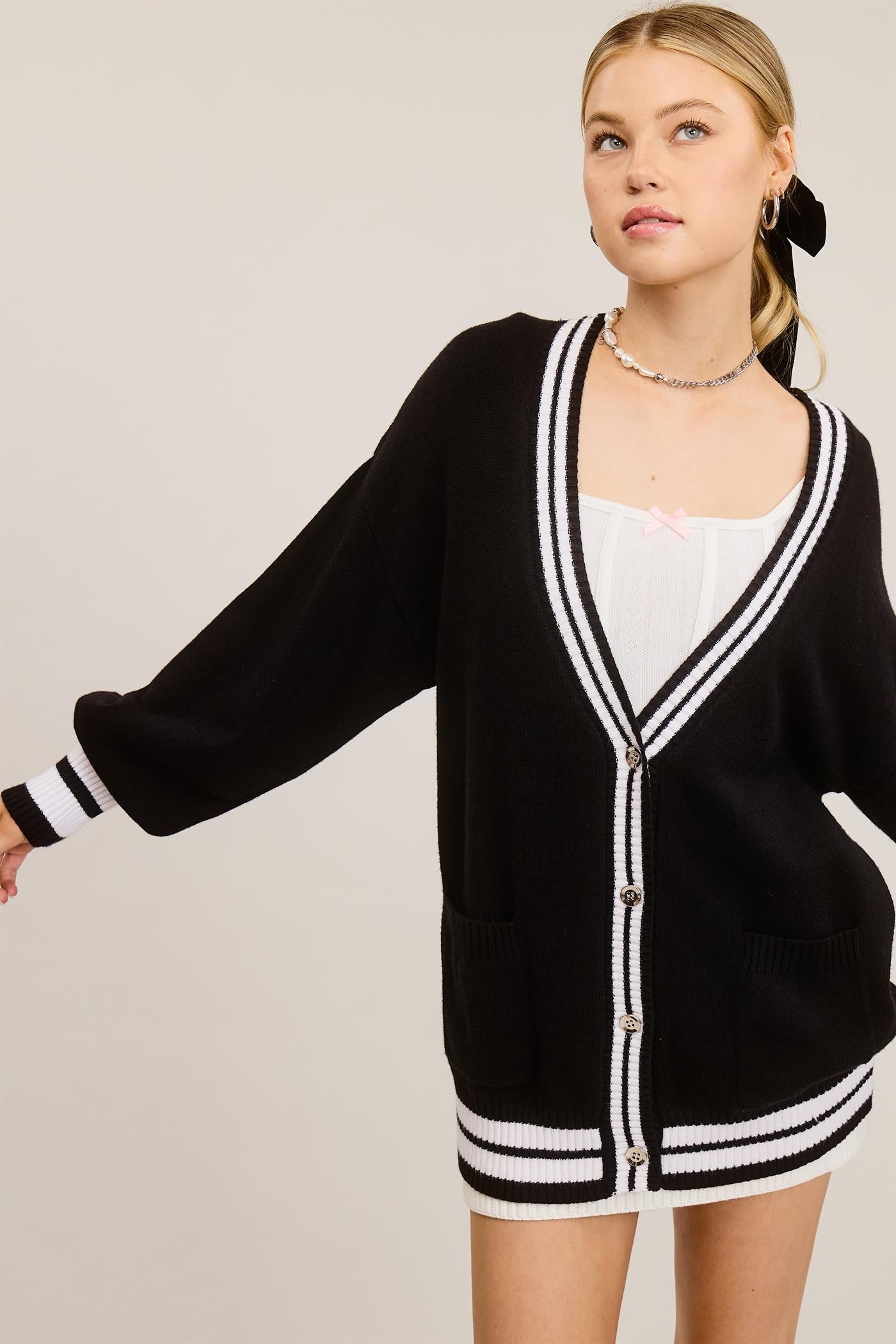 Suéter Cardigan Contrast Black & White Dana