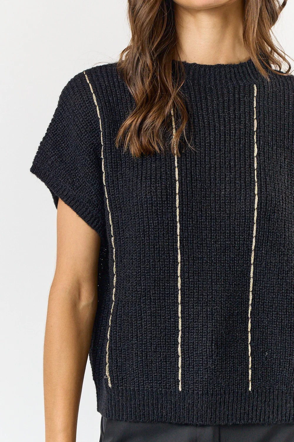 Suéter Chaleco Negro Knit Contrast Gold Bina