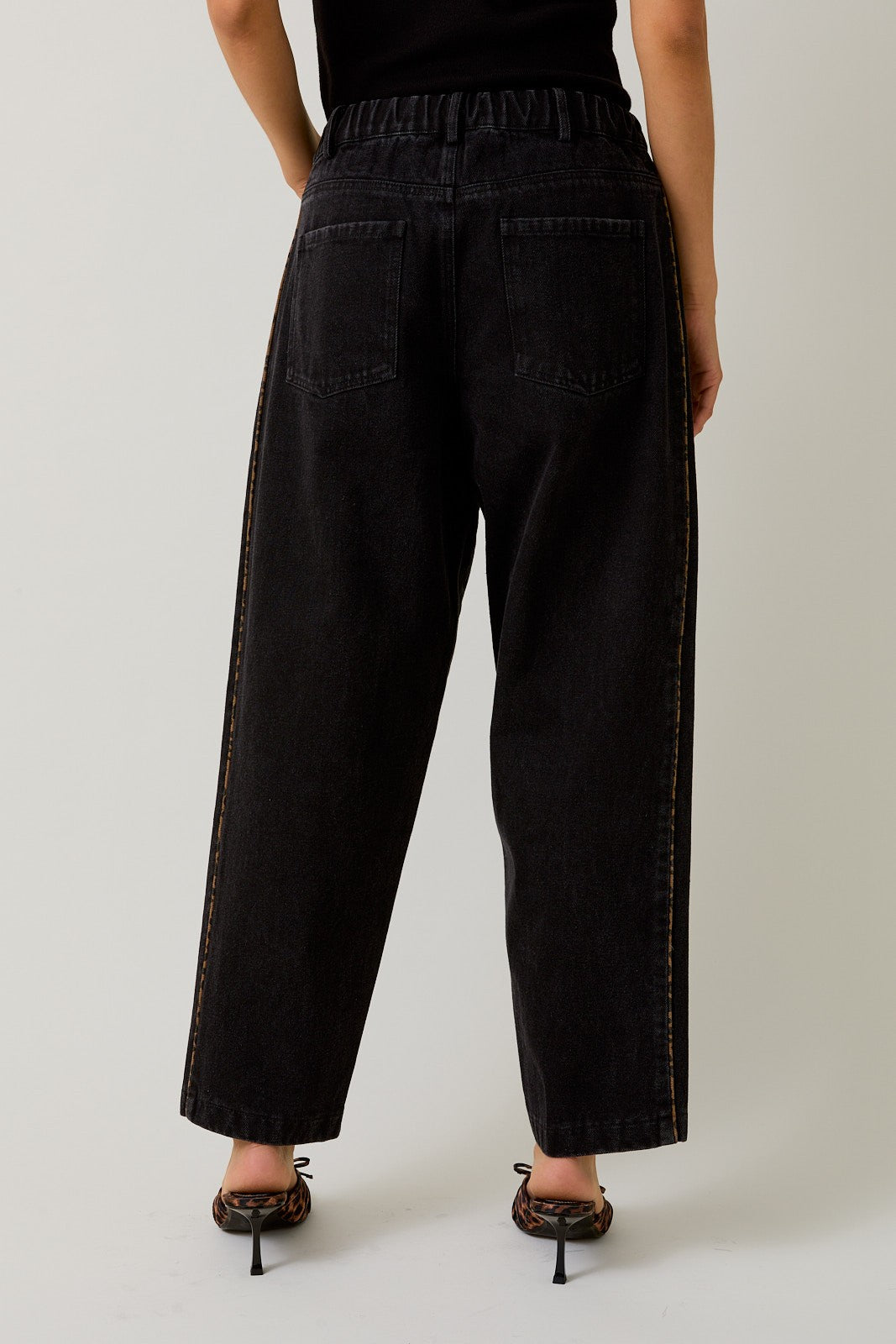 Pantalones Denim Barrel Negro Leopard Vittoria