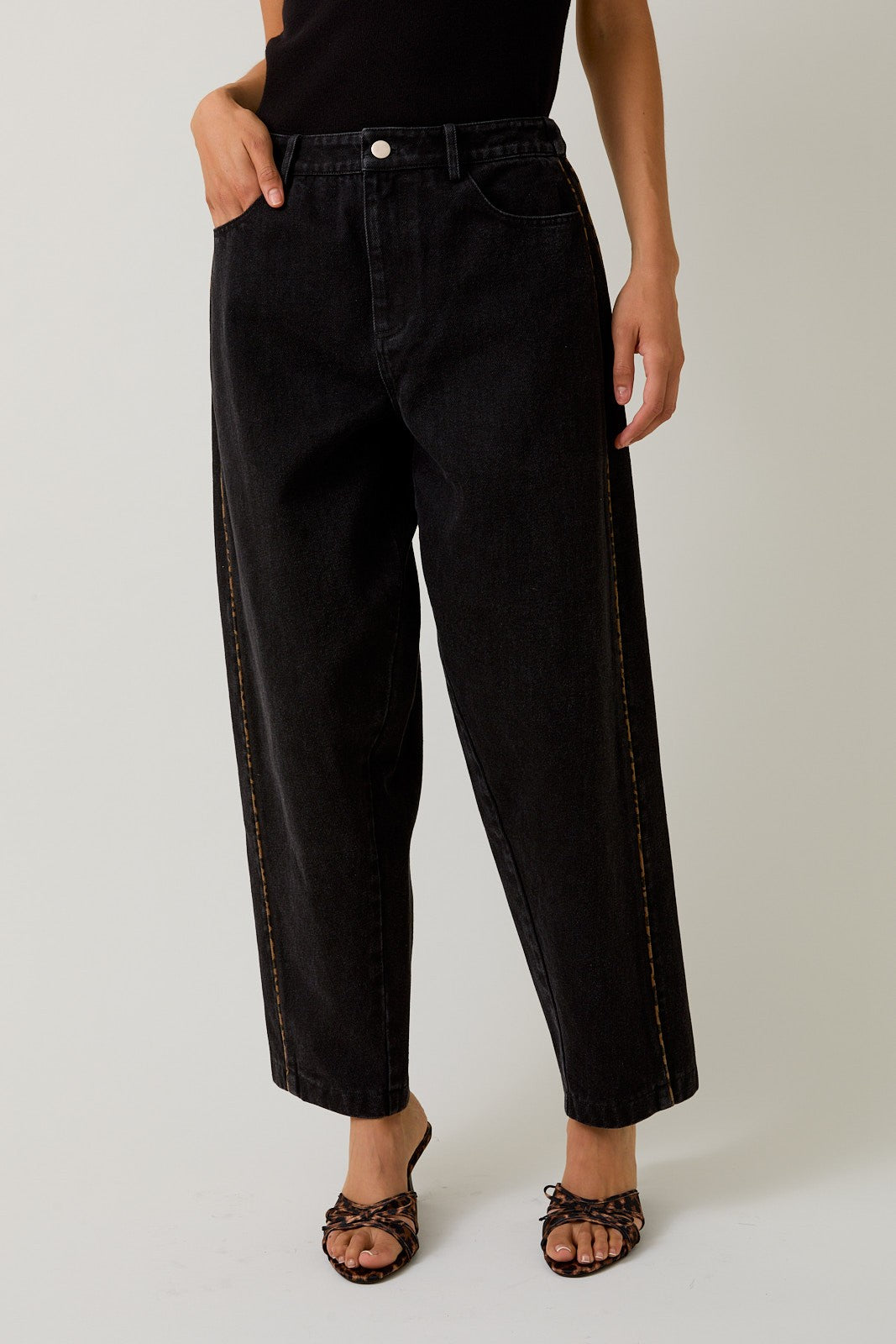 Pantalones Denim Barrel Negro Leopard Vittoria