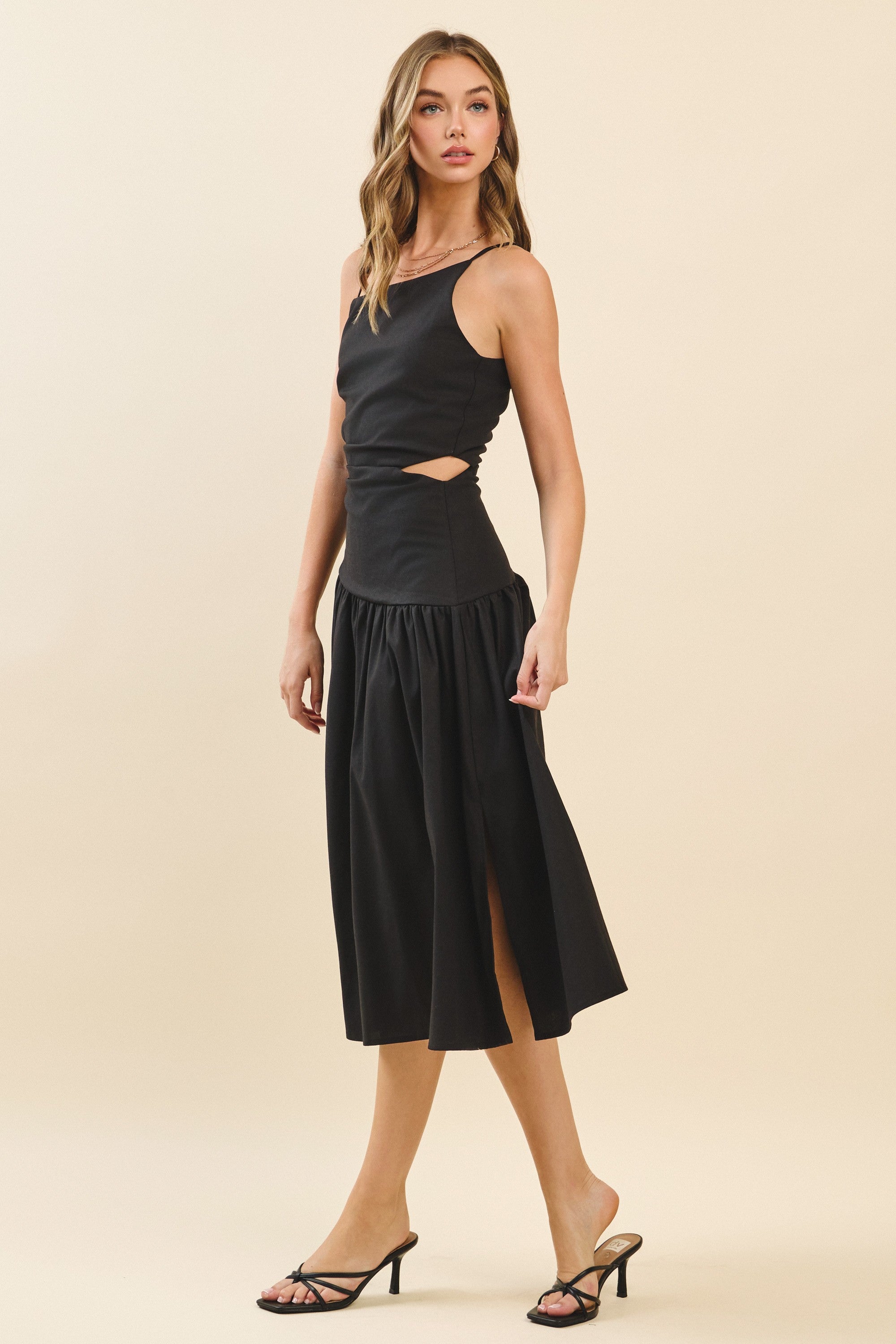 Vestido Negro Asimétrico Cut Out Lena