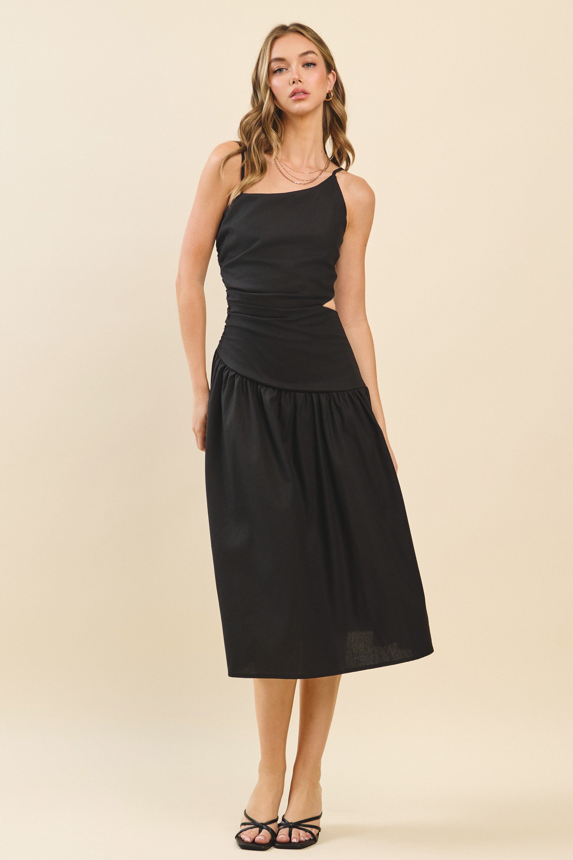 Vestido Negro Asimétrico Cut Out Lena