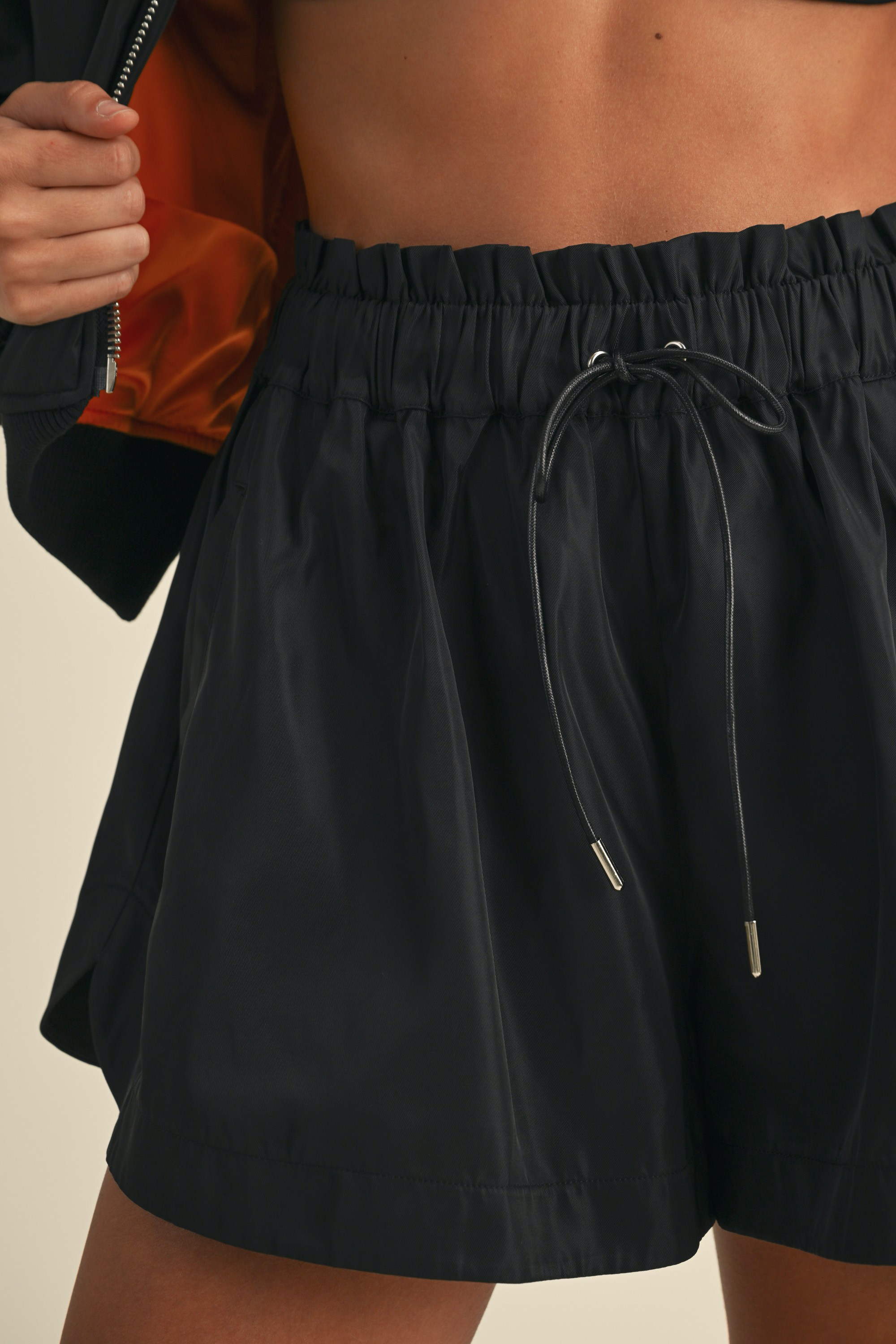 Set Chaqueta Bomber/Short Negro Lucy