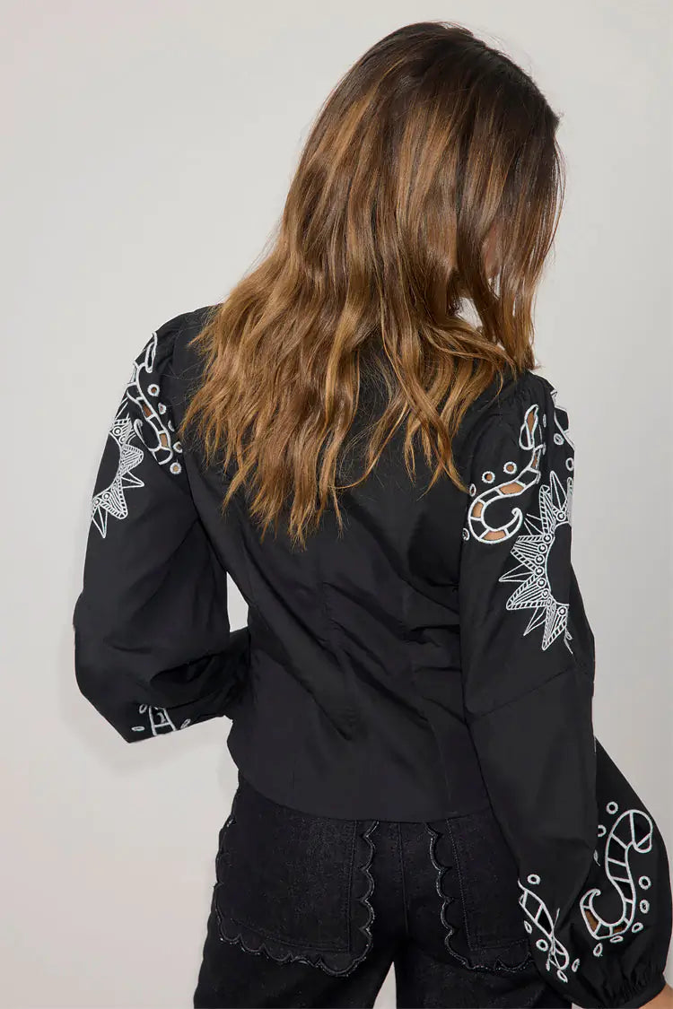 Camisa Negra Embroidery Lillie Neverfully