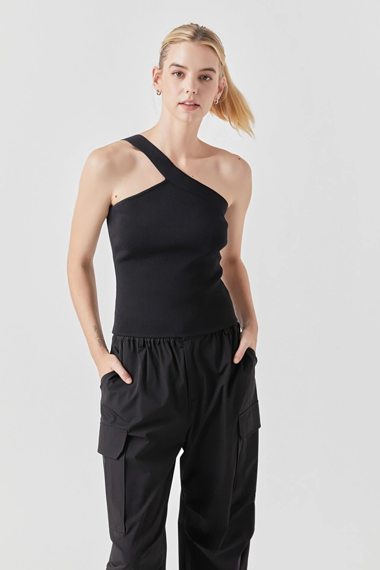 Top Negro One Shoulder Knit Mika