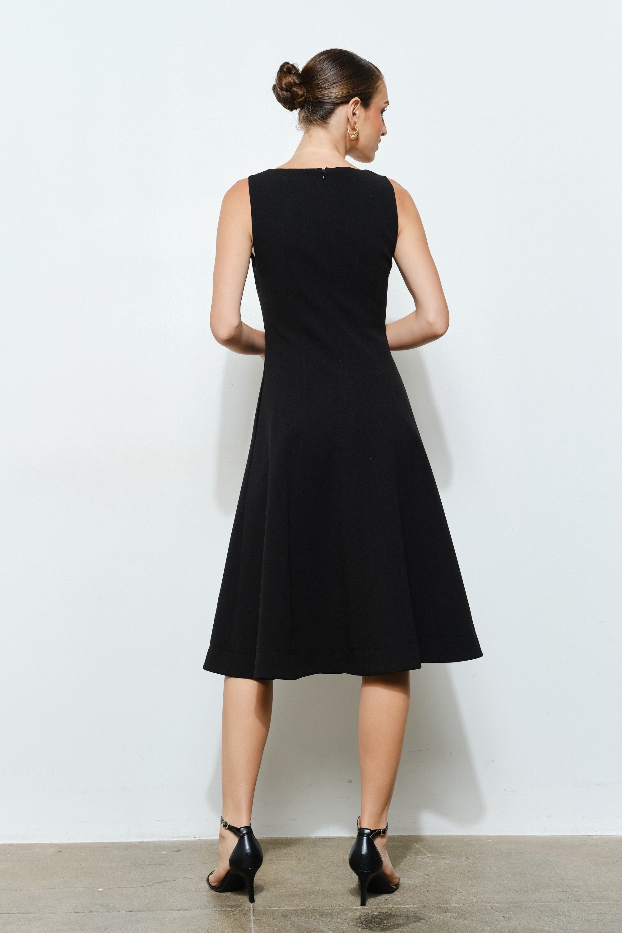 Vestido Midi Negro Asimétrico Buckle Zoe